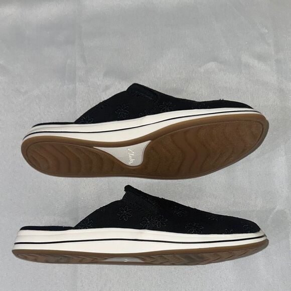 Clarks Black/White Daisy Embroidered Slip-Ons Size 7 - Picture 7 of 12